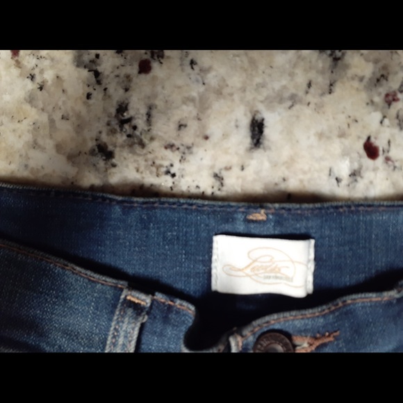 Levi’s shorts sz 4 with 30 waist/ 10 in inseam - Picture 5 of 6